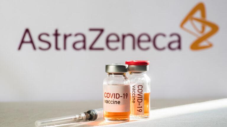 AstraZeneca признала провоцирование тромбоза вакциной от COVID