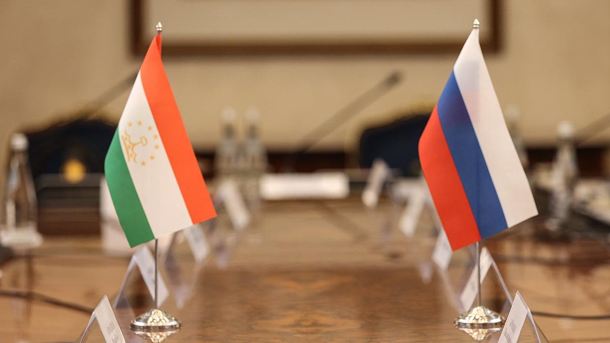 МИД России и Таджикистана опубликовали разные трактовки разговора глав ведомств