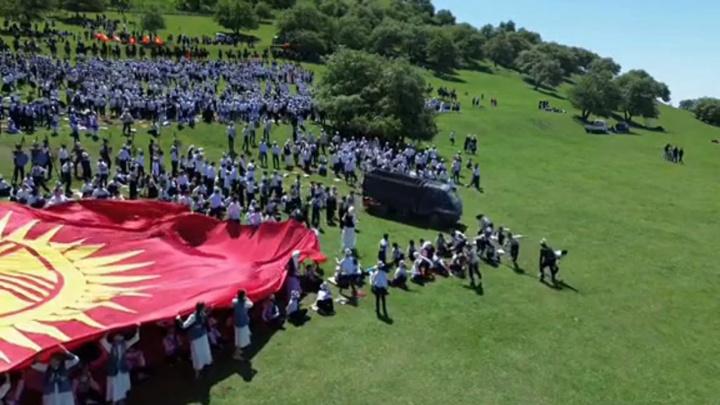 В Кыргызстане вынесли распоряжение о запрете участия детей в массовых мероприятиях по всей стране