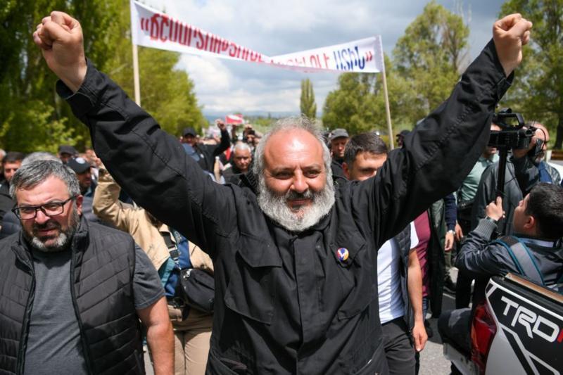 В центре Еревана начался многотысячный митинг оппозиции