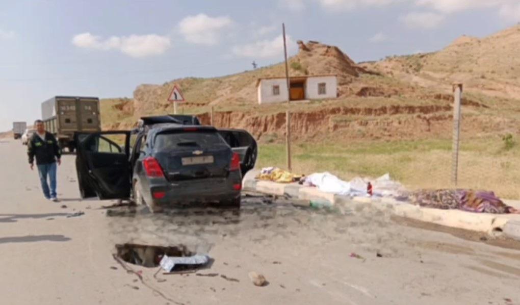 В Сурхандарьинской области пять человек погибли при столкновении автомобиля Tracker с грузовиком