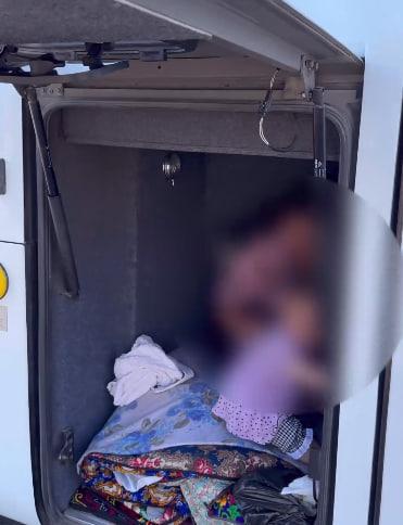 В Ташкенте водитель регионального автобуса перевозил людей в багажном отсеке