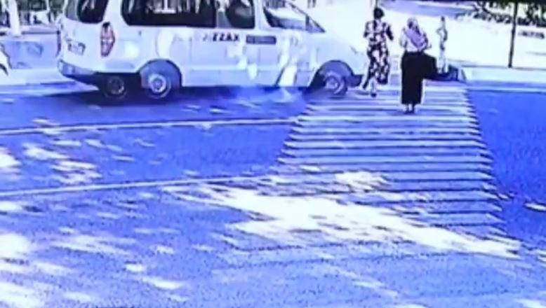 В Джизаке машина «скорой» сбила женщину на пешеходном переходе — видео