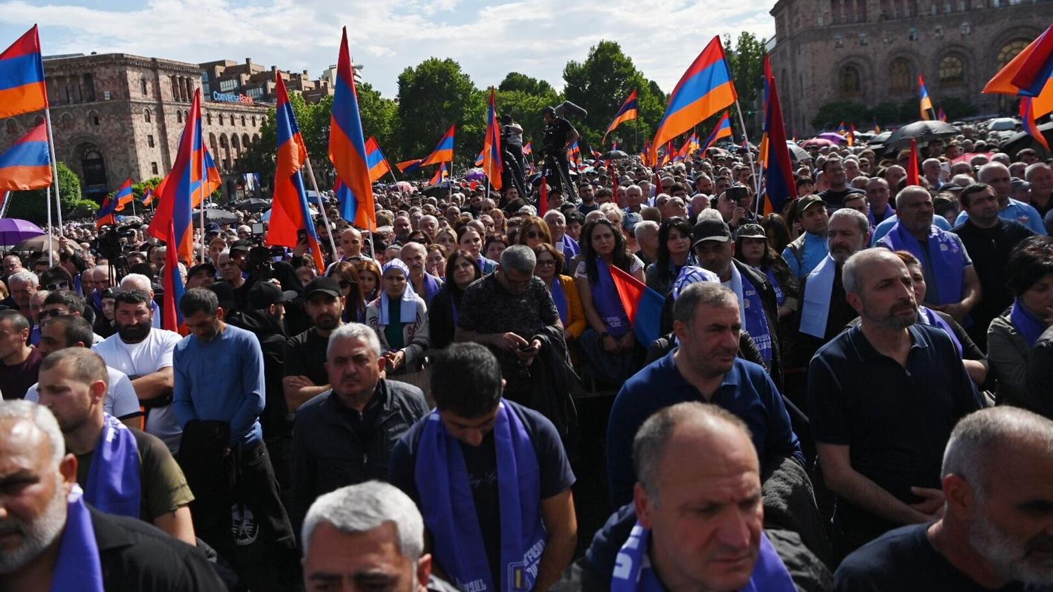В Армении начались протесты против Пашиняна