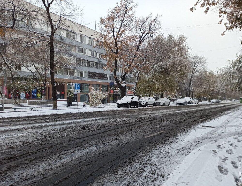 Граждан Узбекистана, проживающих в Казахстане, попросили быть осторожными из-за похолодания