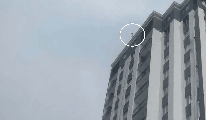 В Алмалыке женщина спрыгнула с крыши 16-этажного дома