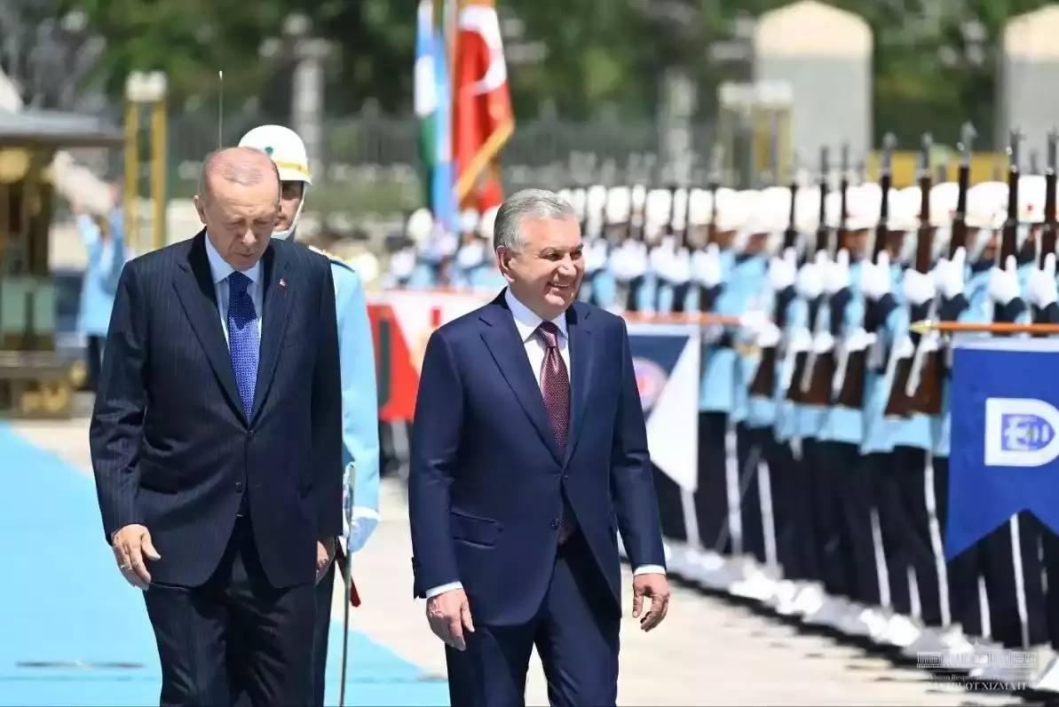 В Анкаре состоялась церемония официальной встречи президента Узбекистана