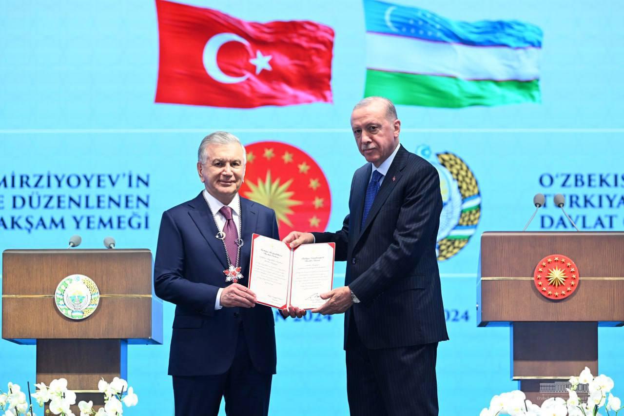 Эрдоган наградил Шавката Мирзиёева «Орденом Турецкой Республики»