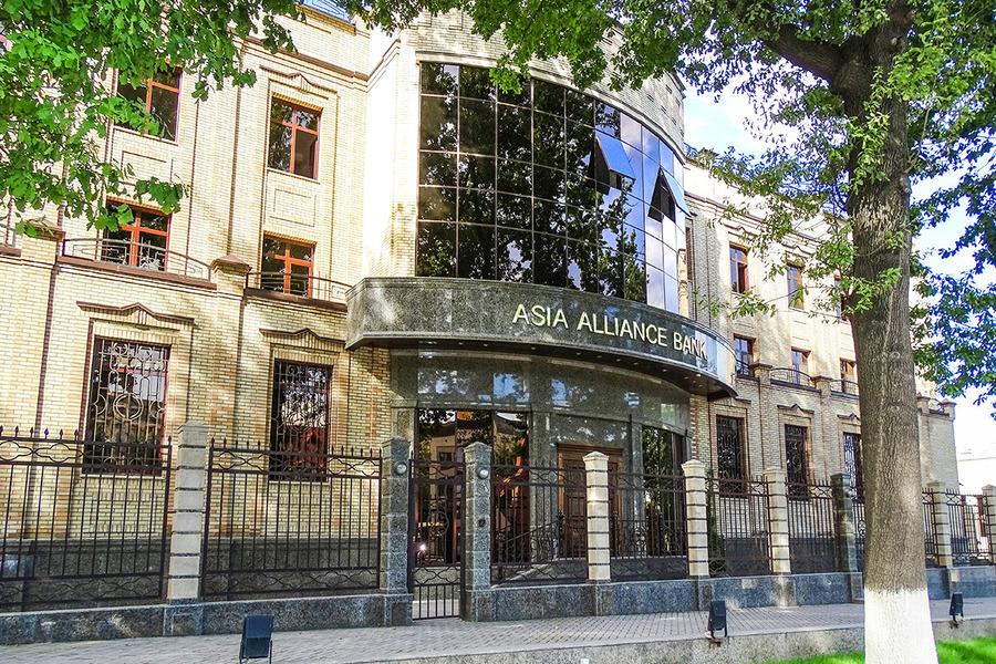 «Переобулись»: Asia Alliance Bank назвали технической ошибкой свое объявление о приостановке обслуживания российских резидентов