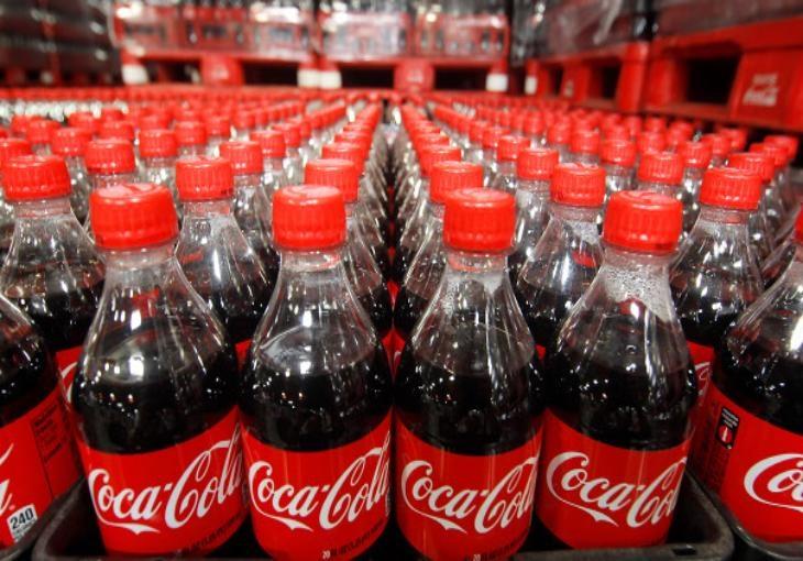 Coca-Cola ичимликларида олти турдаги пластмасса топилди