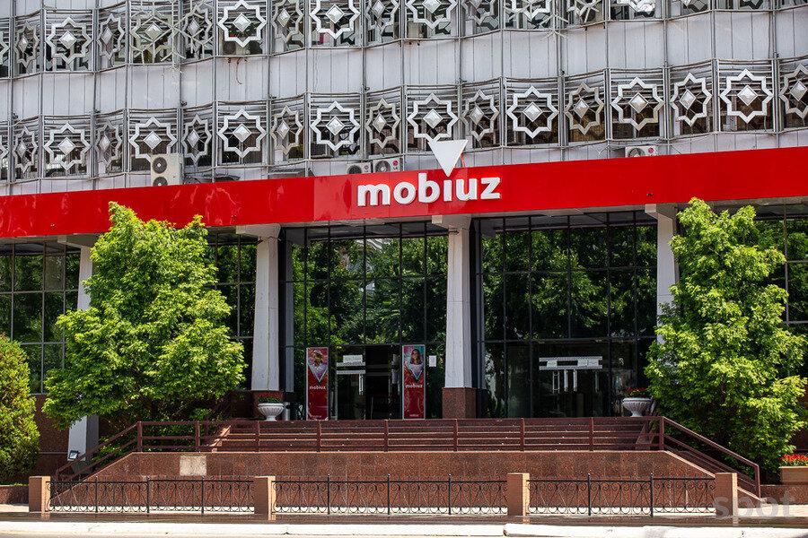 Жители Янгиюля выступили против установки антенны Mobiuz, но компания продолжает строительство