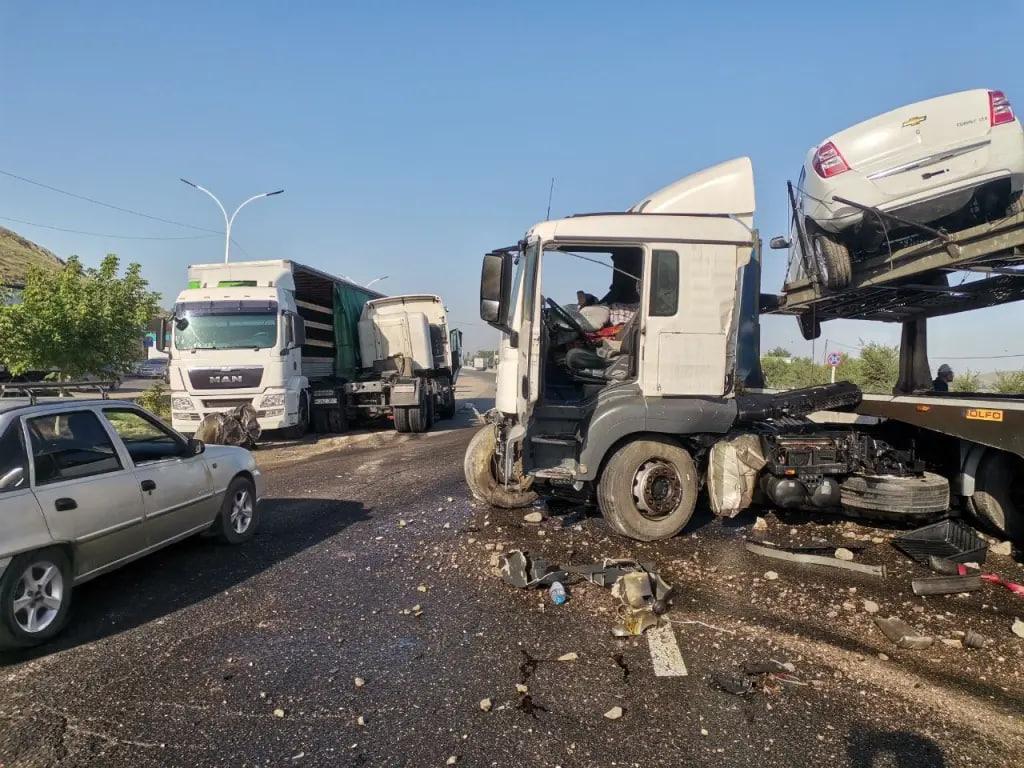 Ўзбекистонда юк машиналари чап йўлакда ҳаракатлангани учун жарима жорий этилади