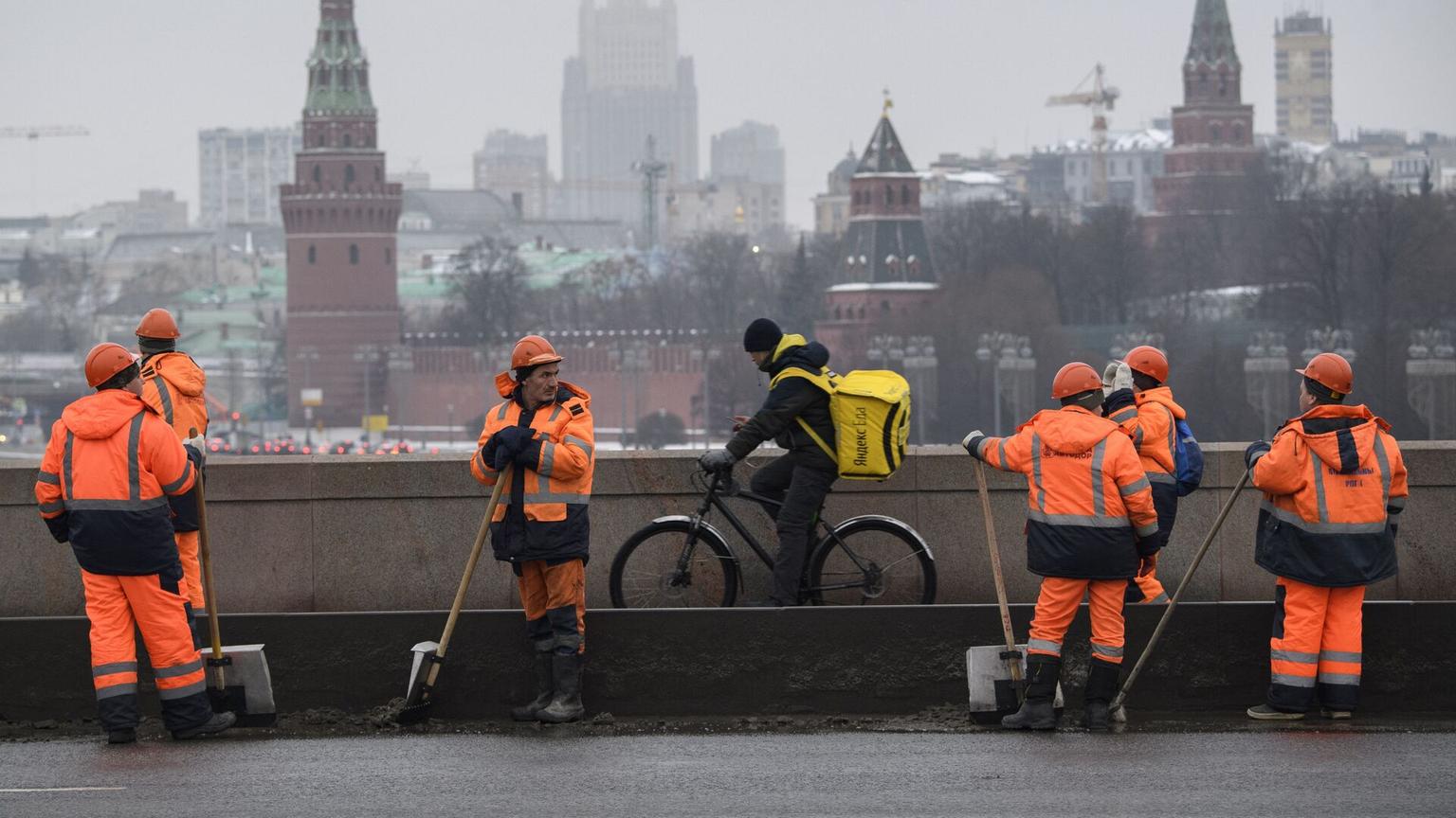 Москвада муҳожирларга электрон гувоҳномалар 2025 йилдан берилади