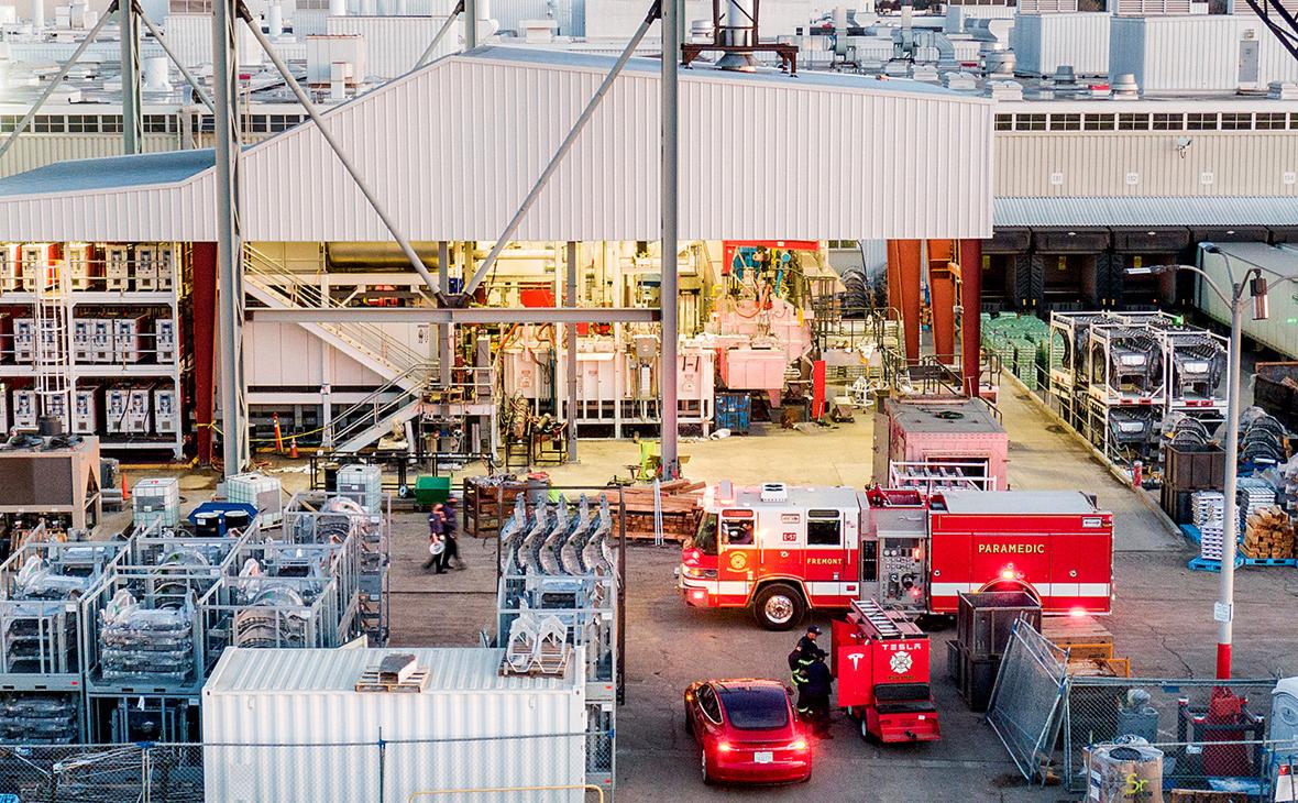 На заводе Tesla во Фримонте произошел пожар - видео