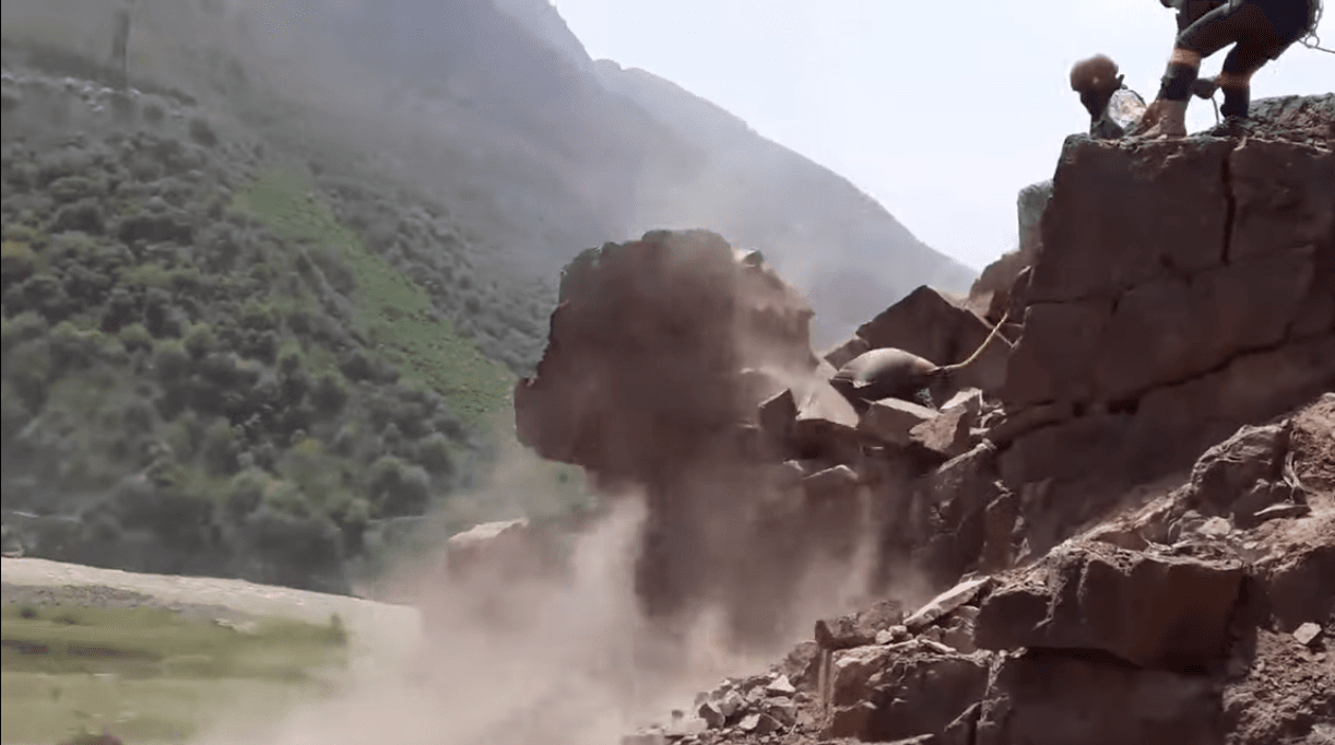 На перевале «Камчик» обрушились камни - видео