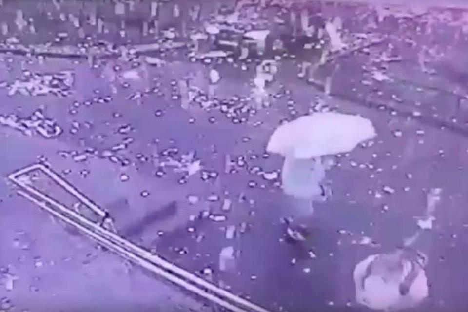 В Санкт-Петербурге прошёл дождь из искр - видео
