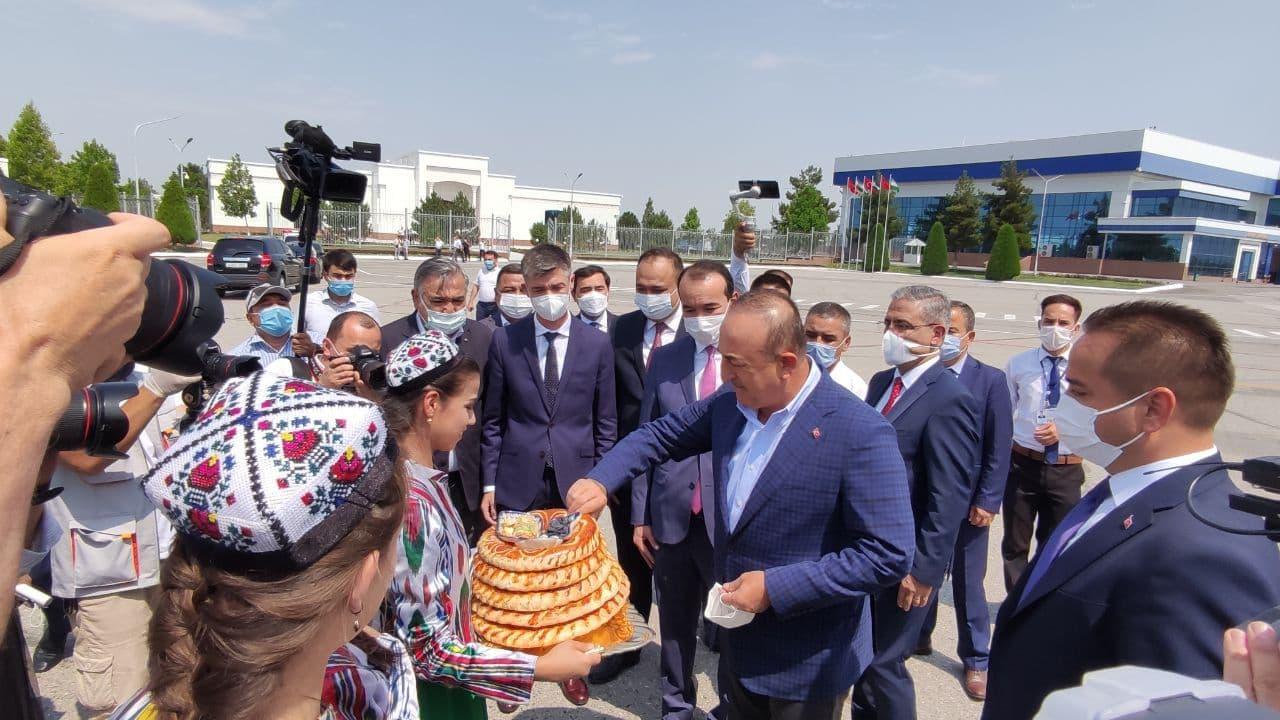 Министр иностранных дел Турции Мевлют Чавушоглу прибыл в Фергану