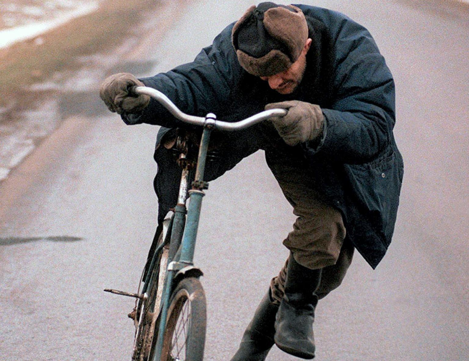 ИИББ маст ҳолда ҳатто велосипед бошқариш ҳам мумкин эмаслигини эслатди