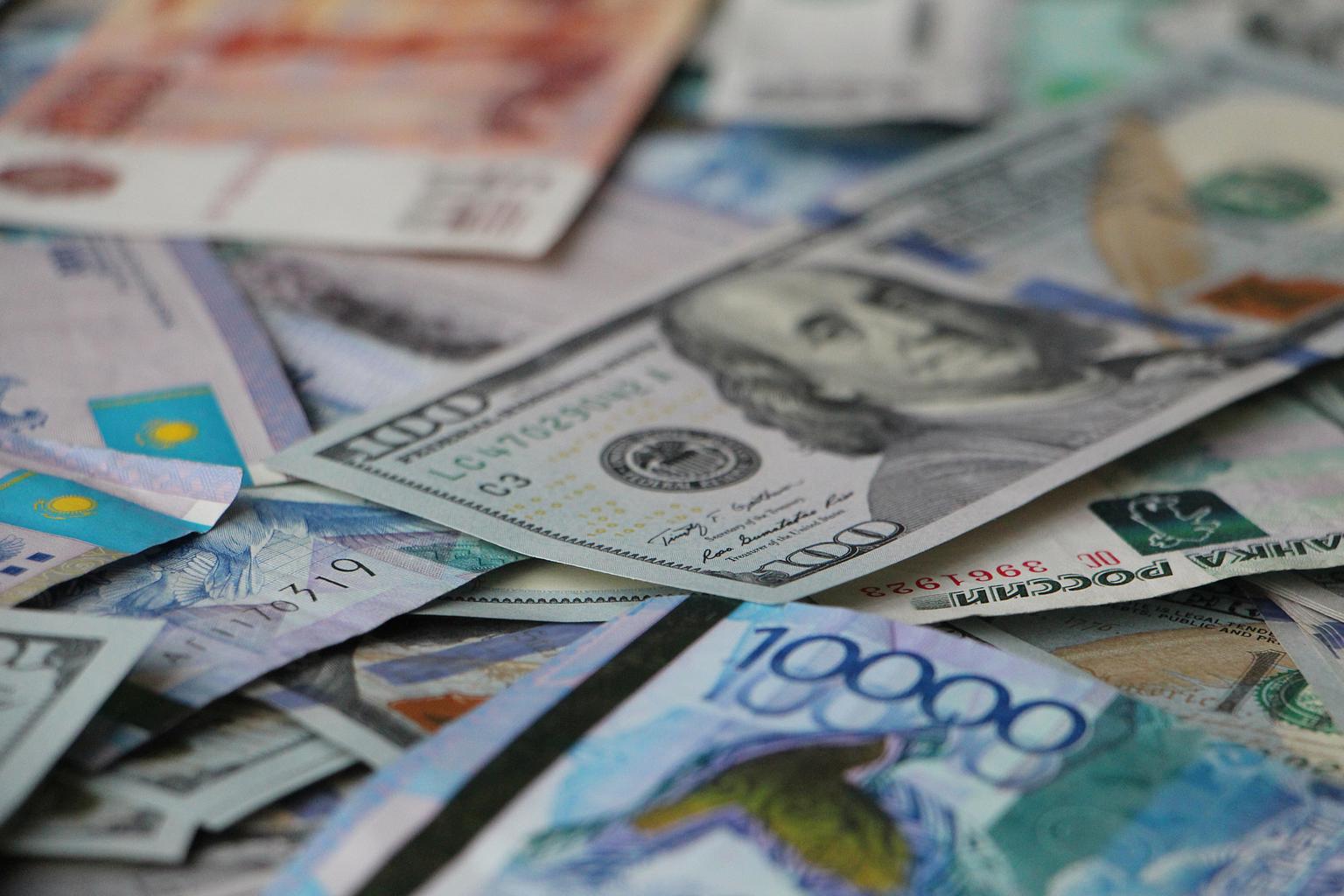 Евро кўтарилди, доллар бироз арзонлашди