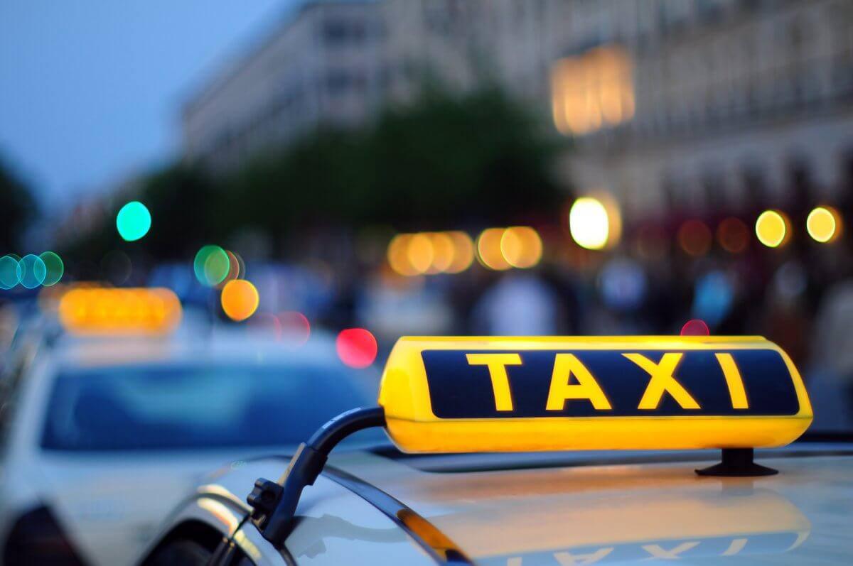 В Ташкенте таксист арестован на пять суток за домогательство пассажирки