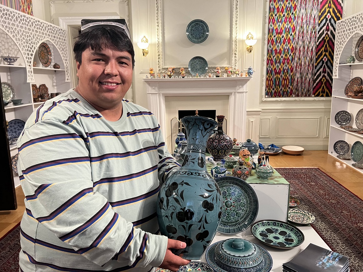 Porno odam qizi va onasini sikadi