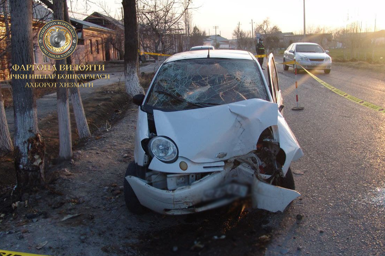 В Ферганской области водитель Matiz не справился с управлением и врезался в дерево