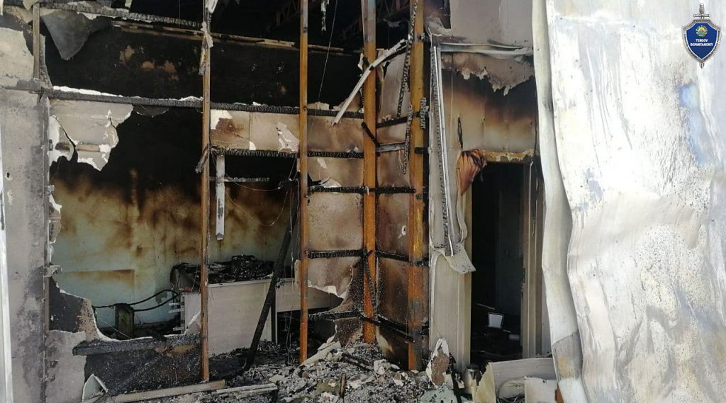 Двое граждан хотели отомстить знакомому и подожгли его мебельный магазин