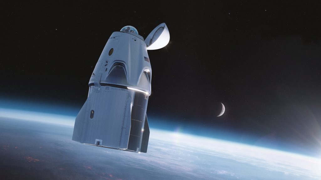 На корабль для космических туристов SpaceX установит стеклянный купол