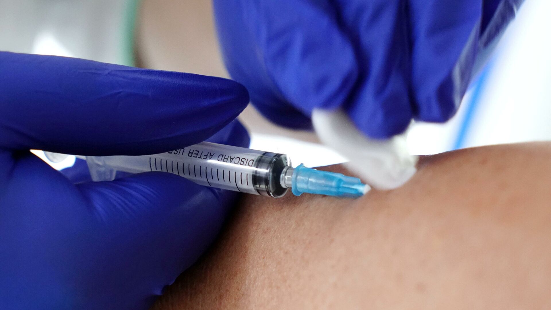 Германия прекращает использовать вакцину от коронавируса AstraZeneca