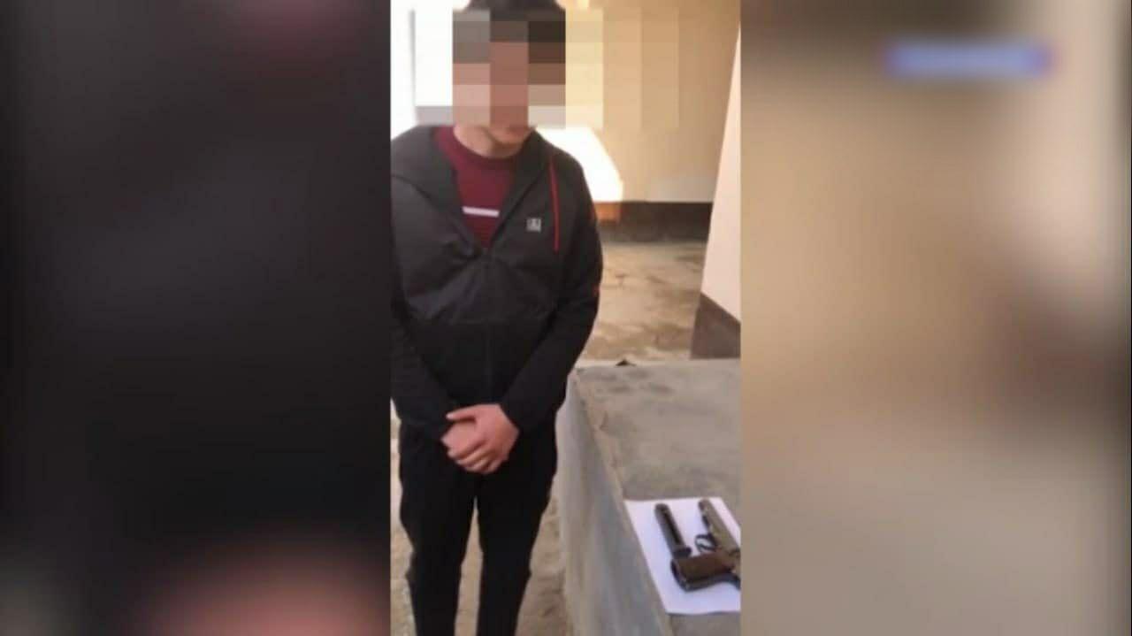 В Ташкенте мужчина пытался продать оружие за две тысячи долларов — видео