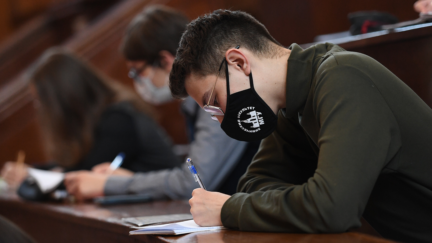 Студенты из эпидемиологически благоприятных стран могут вернуться к очному обучению в России