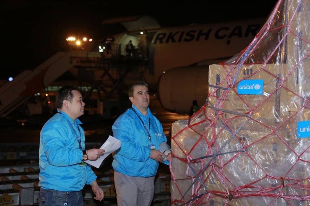 Узбекистан получил 4,5 тонны упакованных шприцов по программе COVAX