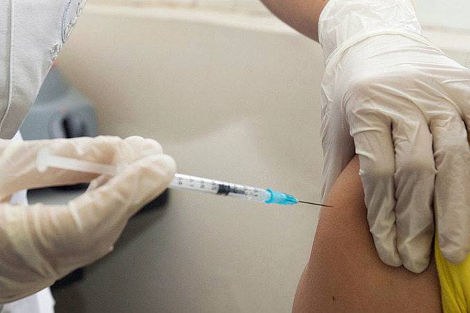 Вакцину AstraZeneca продолжат использовать в Австралии