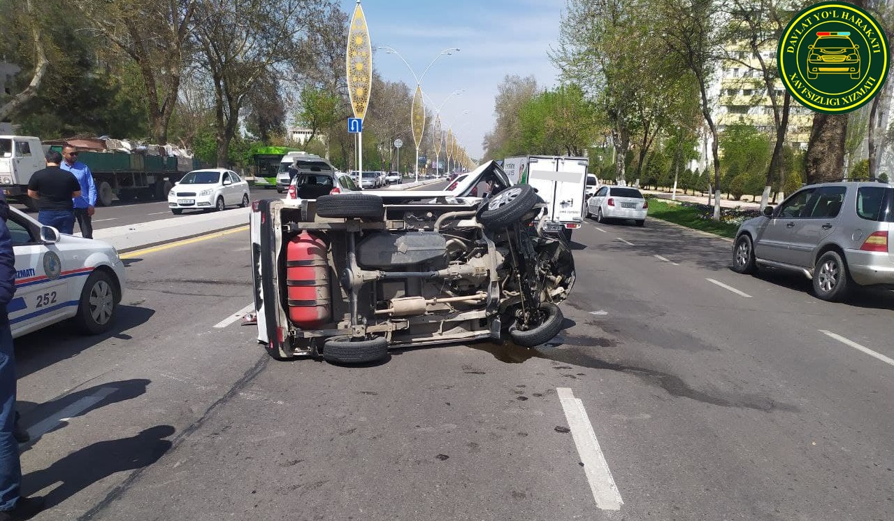 В Яккасарайском районе столицы произошло ДТП с участием трех автомобилей