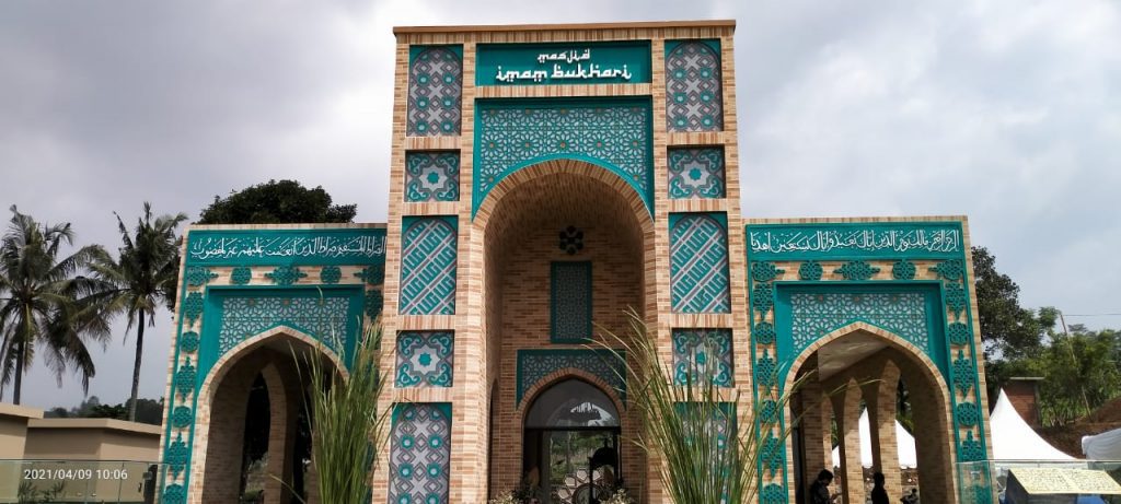 Мечеть имени Имама Аль-Бухари открылась в Индонезии