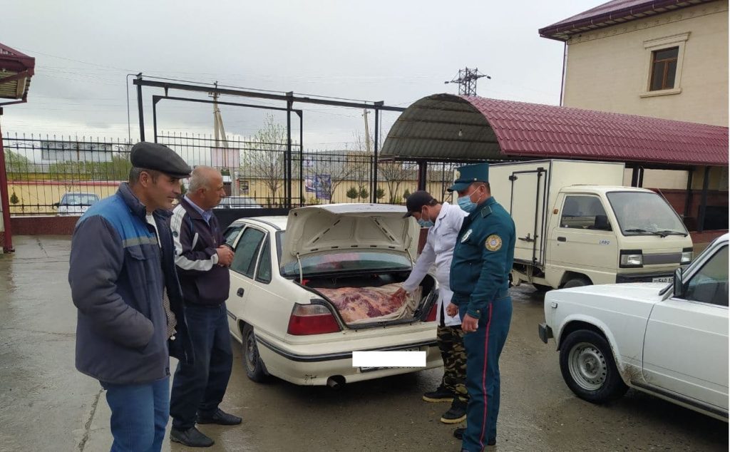 Водитель Nexia пытался перевезти 240 килограммов мяса неизвестного животного в Самаркандской области