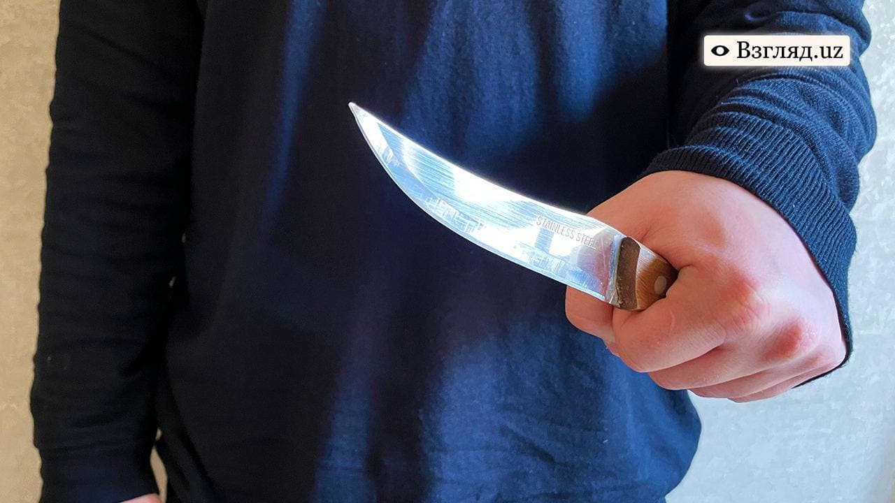 В Ташкенте двое мужчин не хотели платить за счет и напали с ножом на работника кафе