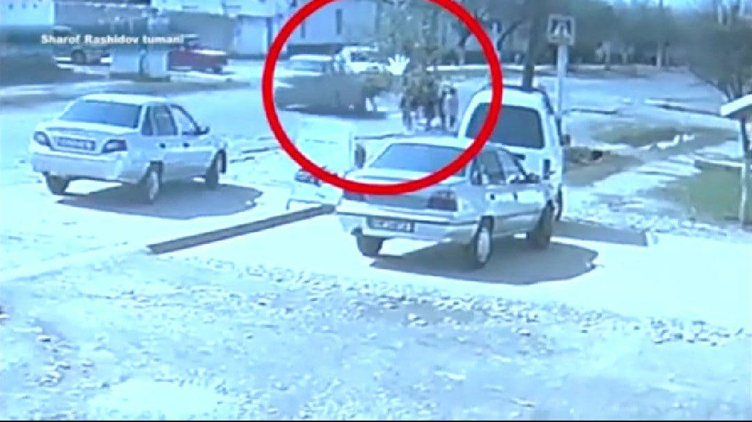 В Джизакской области водитель Forza сбил ребёнка переходившего дорогу-видео