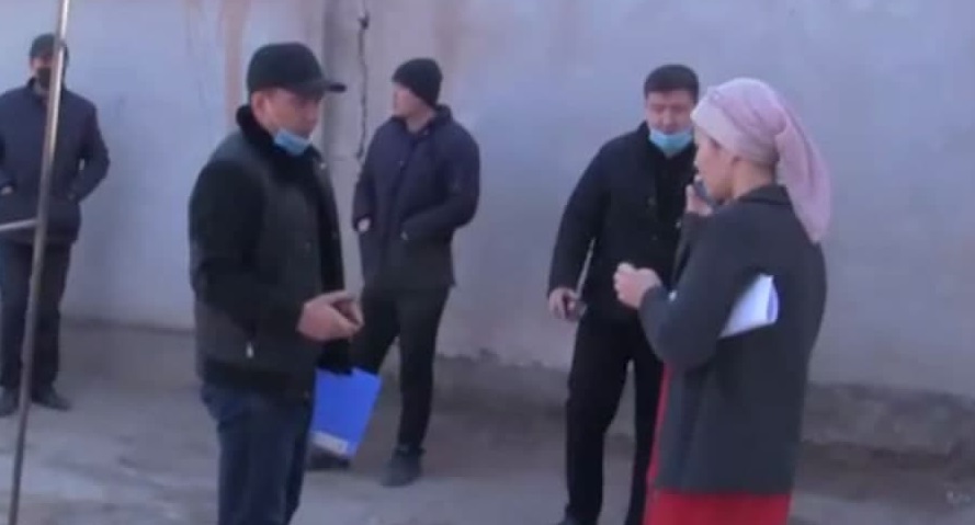 Женщина незаконно продавала самодельную водку в Каракалпакстане – видео