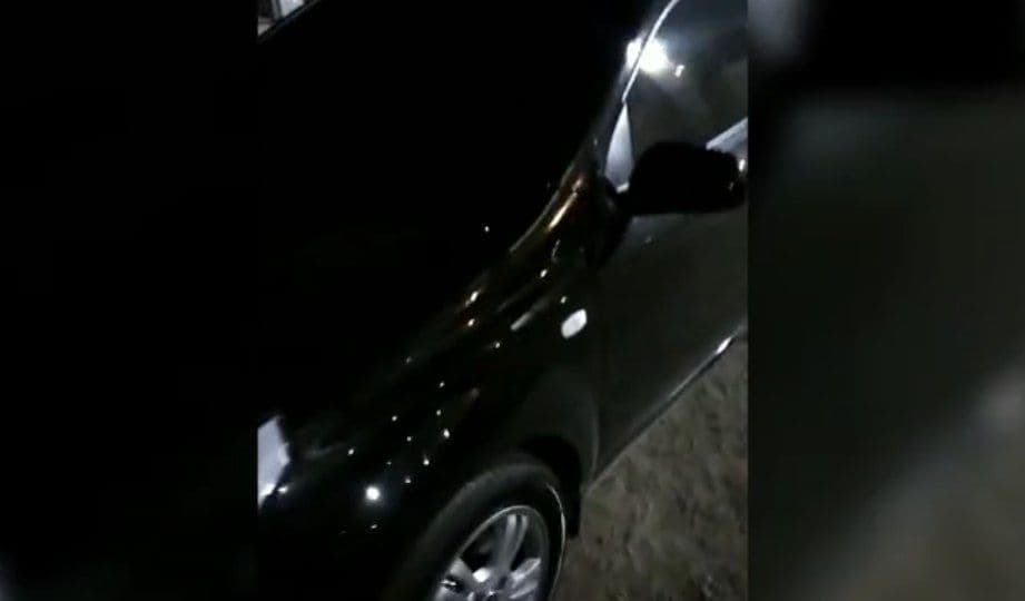 В Андижанской области между водителем и сотрудником ДПС произошла потасовка – видео