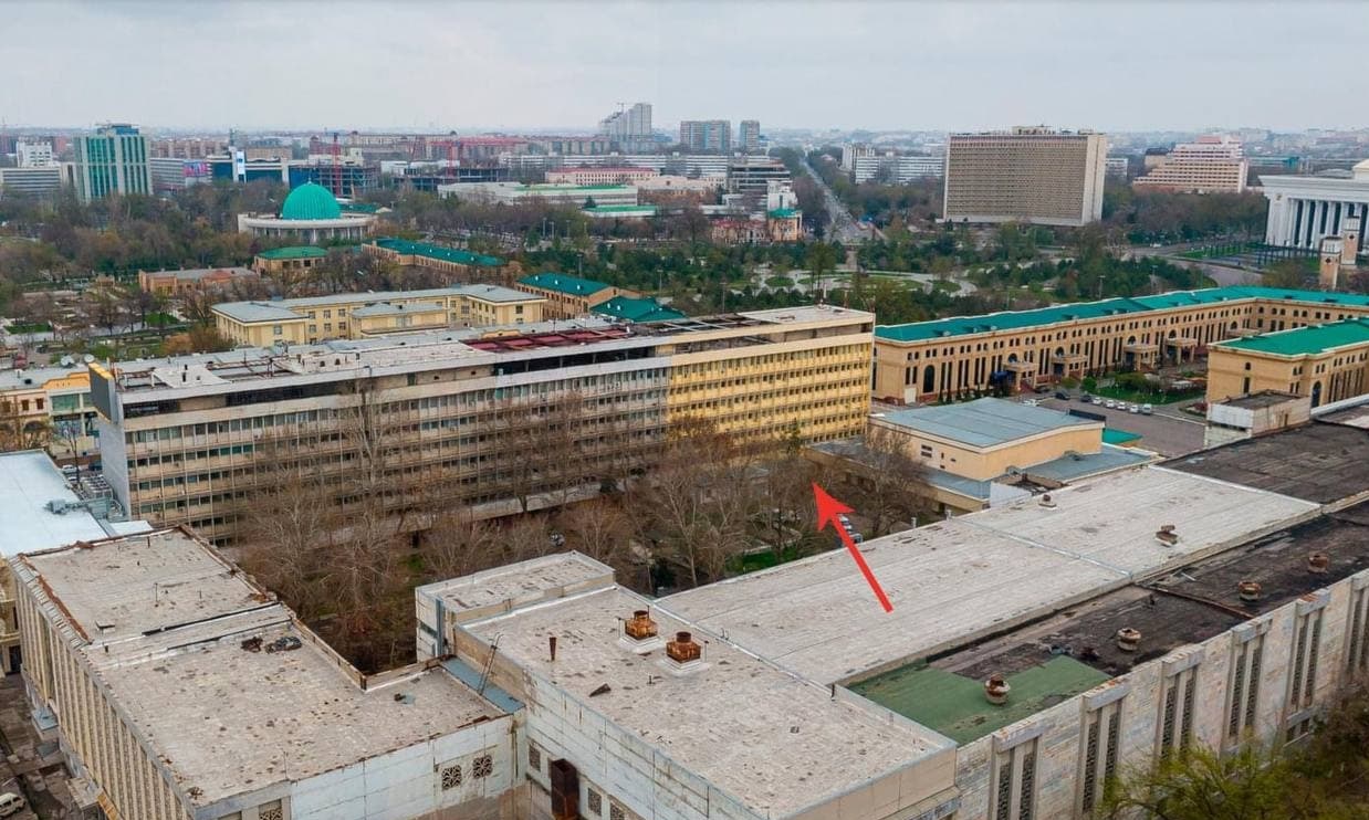 Хокимият Ташкента прокомментировал окрашивание только видимой части здания Газетного корпуса