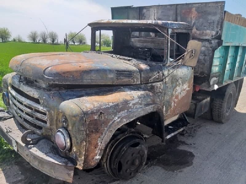 В Ташобласти загорелся грузовик «ЗИЛ»