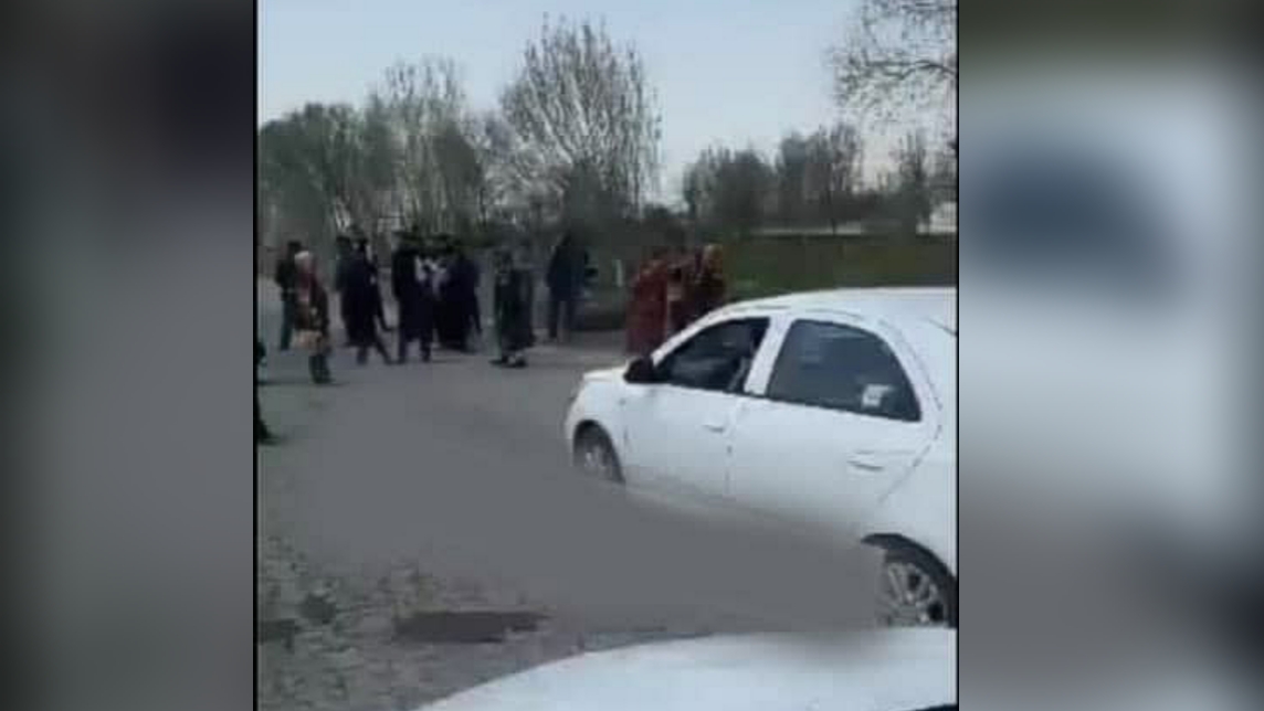 В Самаркандской области жители перекрыли дорогу в знак протеста