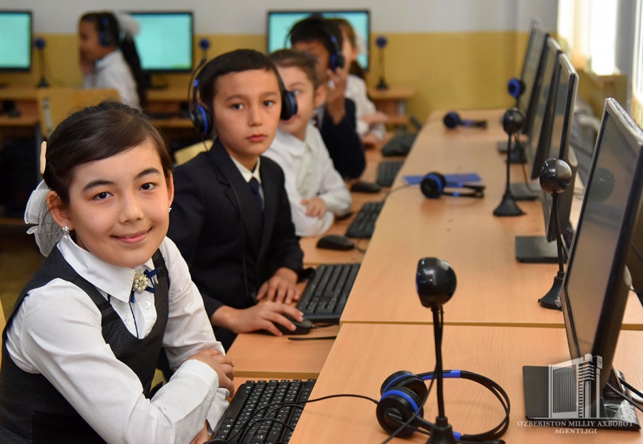 До конца года в более 10 тысяч школ Узбекистана проведут интернет