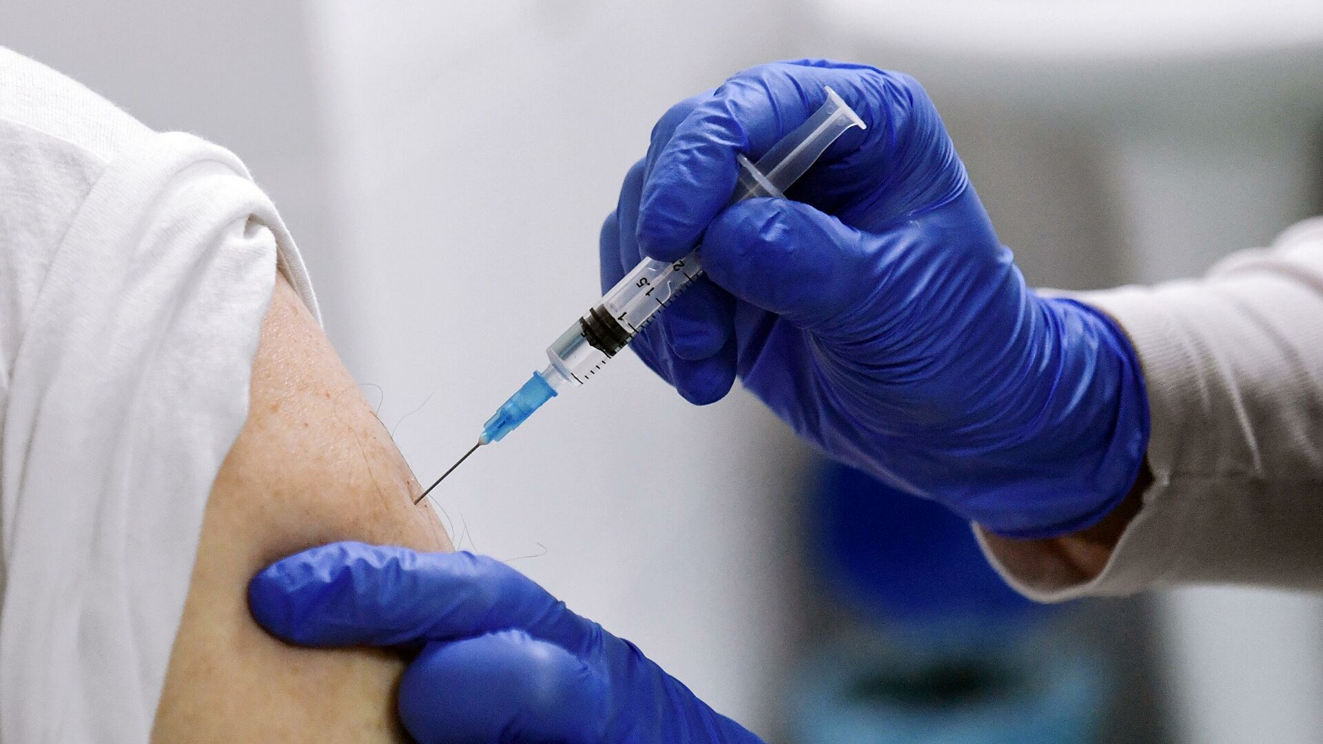 В Китае миллион человек привились узбекско-китайской вакциной