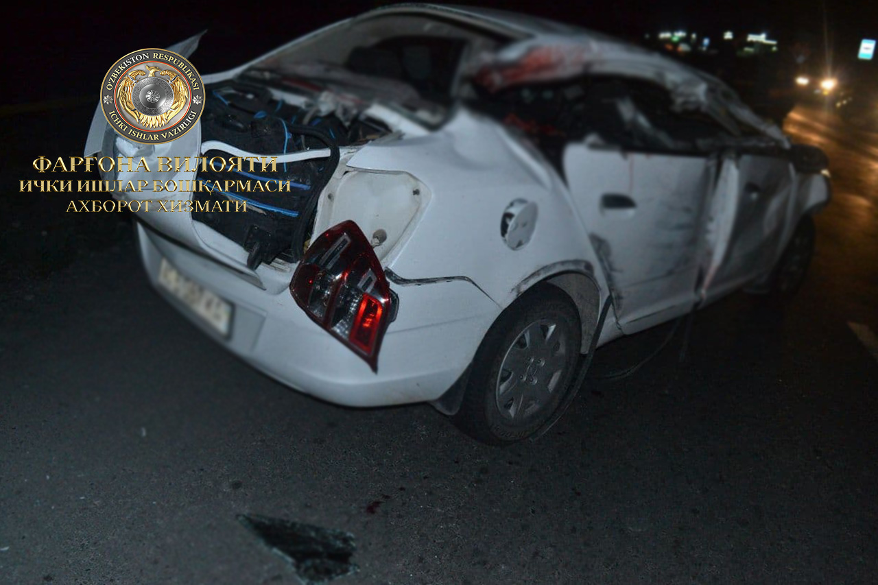 В Ферганской области Сobalt врезался в грузовик: два человека скончались — фото