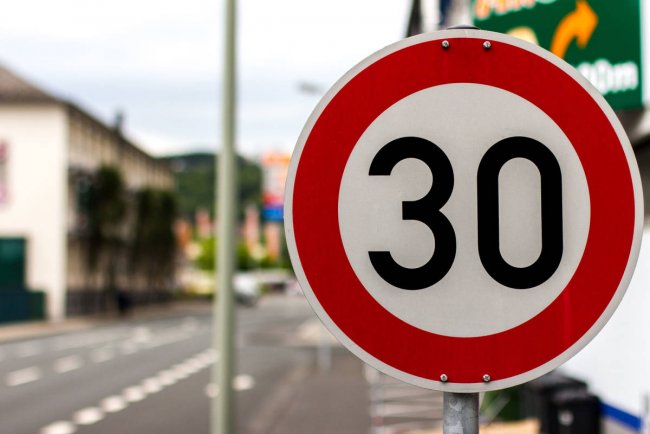 ВОЗ предложила ограничить скорость транспорта в городах до 30 километров в час