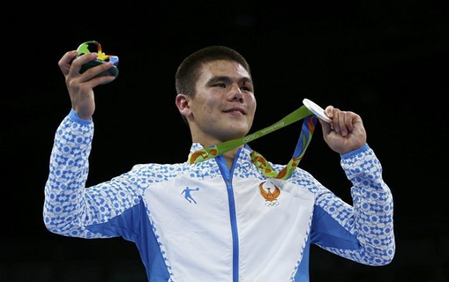 Узбекского боксера Бектемира Меликузиева дисквалифицировали на четыре года