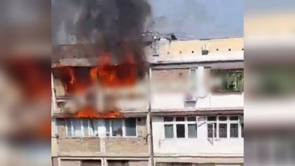В Юнусабадском районе Ташкента произошел пожар в многоэтажном доме - видео