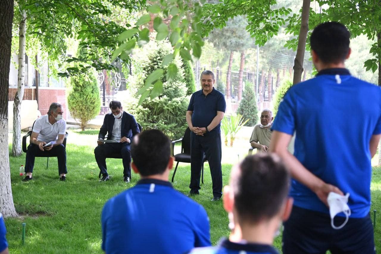 Президент УФА встретился с представителями национальной сборной Узбекистана